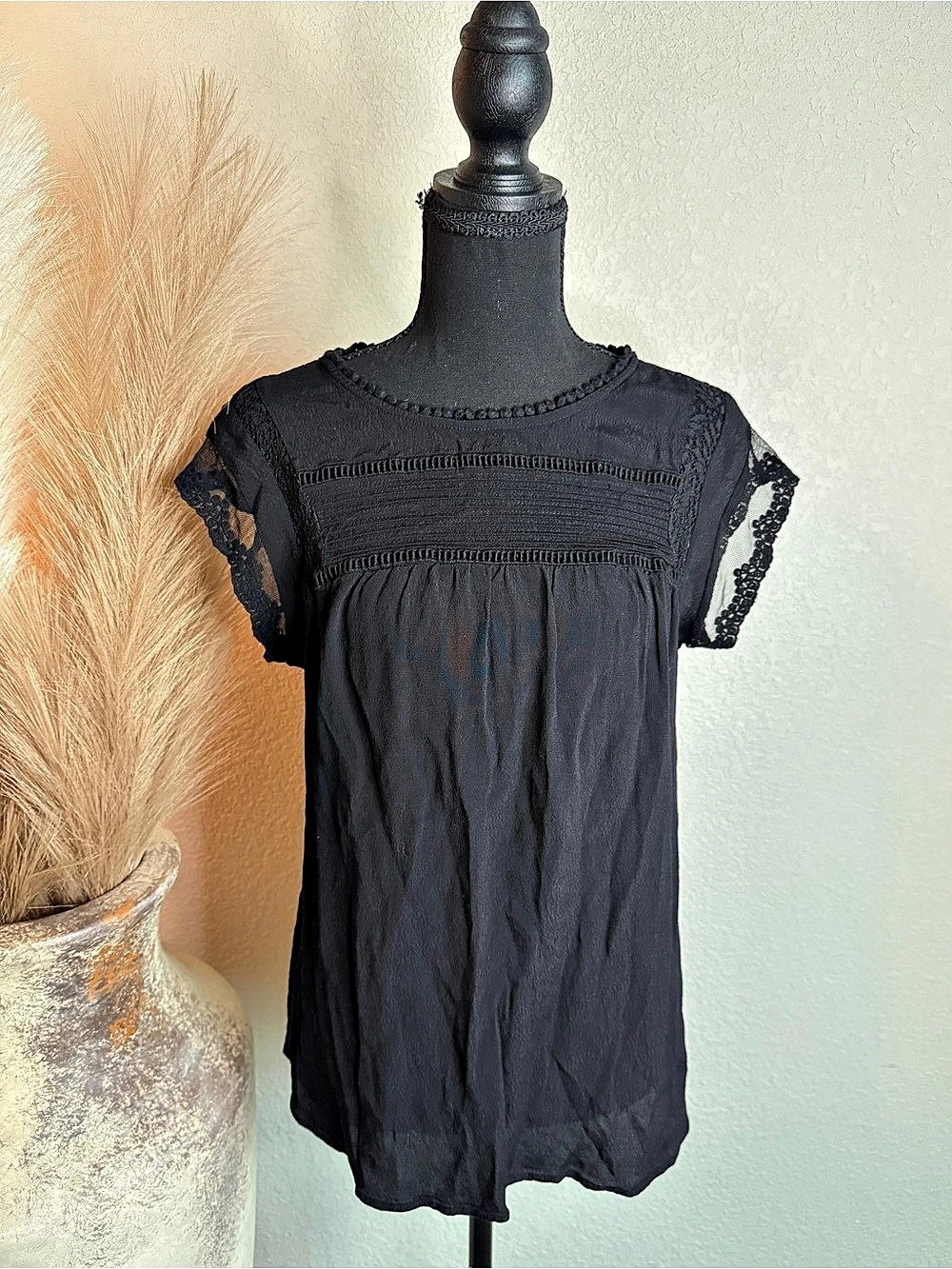daniel rainn Black Lace Sleeve Blouse Size Small Like New
